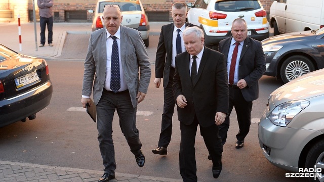 Polska ziemia trafi do polskich rolników - zapewnił na spotkaniu w Stargardzie Jarosław Kaczyński. Fot. Łukasz Szełemej [Radio Szczecin] Kaczyński składa obietnicę zachodniopomorskim rolnikom [WIDEO, ZDJĘCIA]