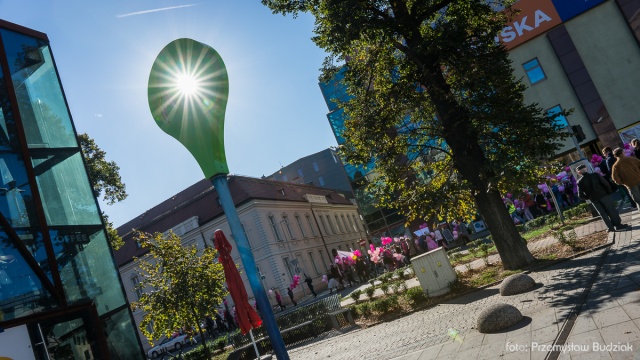 Fot. Przemysław Budziak [Marsz Różowej Wstążki w Szczecinie] Różowe wstążki przemaszerowały przez Szczecin [DUŻO ZDJĘĆ, WIDEO]