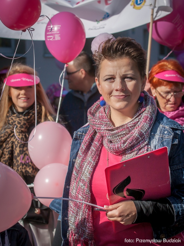 Fot. Przemysław Budziak [Marsz Różowej Wstążki w Szczecinie] Różowe wstążki przemaszerowały przez Szczecin [DUŻO ZDJĘĆ, WIDEO]