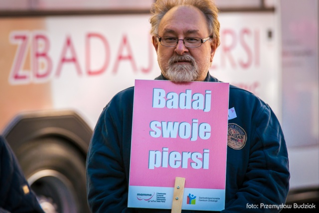 Fot. Przemysław Budziak [Marsz Różowej Wstążki w Szczecinie] Różowe wstążki przemaszerowały przez Szczecin [DUŻO ZDJĘĆ, WIDEO]