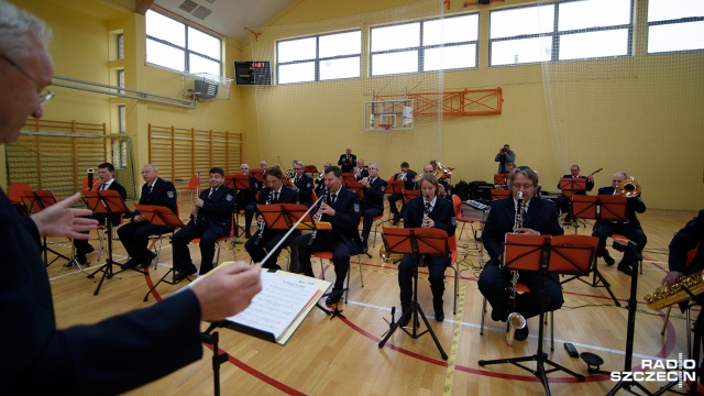 Niemieccy policjanci zagrali dla polskich uczniów i ich rodziców. Koncert odbył się w Szczecinie z okazji Dnia Edukacji Narodowej. Fot. Konrad Nowak [Radio Szczecin] Niemieccy policjanci koncertują w Szczecinie [WIDEO, ZDJĘCIA]