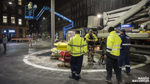 Montaż Frygi na Placu Zamenhofa. Fot. Piotr Sawiński [Radio Szczecin] Fryga częściowo już na szczecińskim Placu Zamenhofa [ZDJĘCIA]