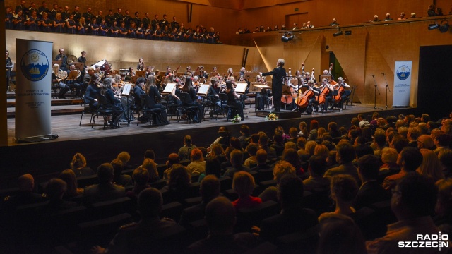 IX koncert charytatywny "Talenty Szczecina" Rotary Klub Szczecin International odbył się w sobotę wieczorem w szczecińskiej filharmonii. Fot. Jarosław Gaszyński [Radio Szczecin] Młodzi muzycy charytatywnie. Talenty Szczecina w filharmonii [WIDEO, ZDJĘCIA]