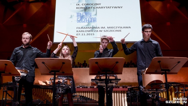IX koncert charytatywny "Talenty Szczecina" Rotary Klub Szczecin International odbył się w sobotę wieczorem w szczecińskiej filharmonii. Fot. Jarosław Gaszyński [Radio Szczecin] Młodzi muzycy charytatywnie. Talenty Szczecina w filharmonii [WIDEO, ZDJĘCIA]