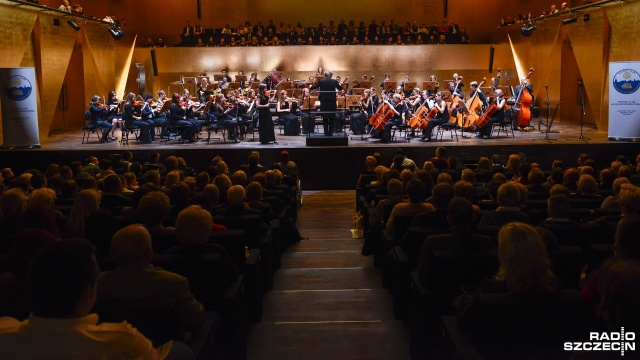 IX koncert charytatywny "Talenty Szczecina" Rotary Klub Szczecin International odbył się w sobotę wieczorem w szczecińskiej filharmonii. Fot. Jarosław Gaszyński [Radio Szczecin] Młodzi muzycy charytatywnie. Talenty Szczecina w filharmonii [WIDEO, ZDJĘCIA]