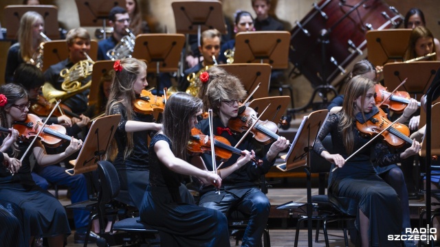 IX koncert charytatywny "Talenty Szczecina" Rotary Klub Szczecin International odbył się w sobotę wieczorem w szczecińskiej filharmonii. Fot. Jarosław Gaszyński [Radio Szczecin] Młodzi muzycy charytatywnie. Talenty Szczecina w filharmonii [WIDEO, ZDJĘCIA]