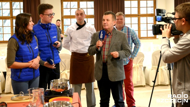 Słuchacze Radia Szczecin już gotują. Fot. Jarosław Gaszyński [Radio Szczecin] Słuchacze Radia Szczecin gotują w "drugim domu" Carlosa Santany [WIDEO, ZDJĘCIA]