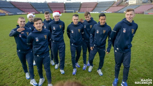 Zawodnicy Pogoni Szczecin w radiowej pastorałce. Fot. Jarosław Gaszyński [Radio Szczecin] Artyści i sportowcy kolędują. Radiowa pastorałka gotowa [WIDEO, ZDJĘCIA]