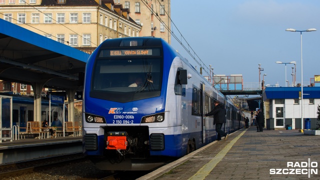 Jeden taki pociąg kosztuje 58 mln złotych, a od paru dni kilka z nich wozi podróżnych z naszego regionu. Fot. Konrad Nowak [Radio Szczecin] Przyjemny Flirt w drodze do Krakowa. Nie dla wszystkich [WIDEO, ZDJĘCIA]