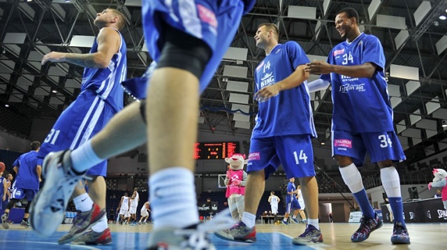 Koszykarze drużyny King Wilki Morskie Szczecin odnieśli czwarte zwycięstwo w rozgrywkach o mistrzostwo Polski. W starciu beniaminków Tauron Basket Ligi szczecinianie wygrali w Lublinie z Wikaną Startem 87:76.
