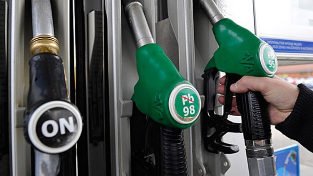 Baryłka ropy na giełdzie paliw w Nowym Jorku, jest wyceniana na 51,40 USD, a na giełdzie w Londynie kosztuje 55,36.