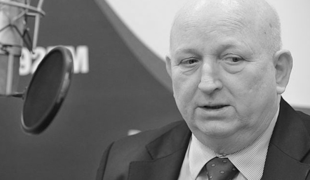 Były premier, marszałek Sejmu, polityk lewicy zmarł w piątek rano po długiej walce z rakiem. Józef Oleksy był Prezesem Rady Ministrów w latach 1995-1996. Pełnił też funkcję Marszałka Sejmu w latach 1993-1995 i 2004-2005, oraz szefa MSW, a jednocześnie wicepremiera w rządzie Leszka Millera w 2004 roku.