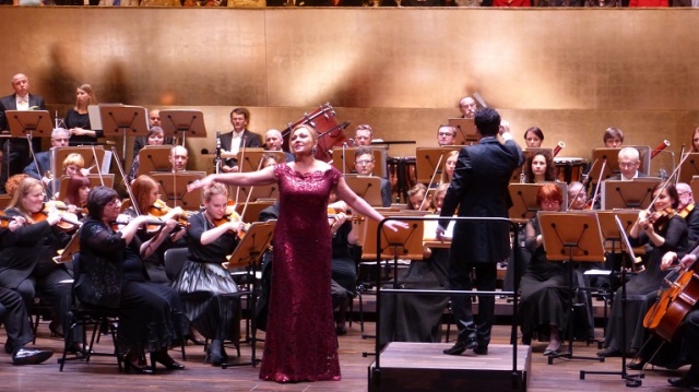 Mezzosopranistka Małgorzata Walewska wystąpiła w piątek w Szczecińskiej Filharmonii.