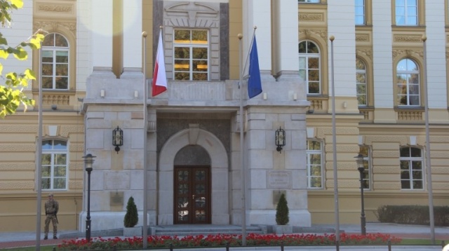 Na 88 przebadanych krajów zajęliśmy 35. miejsce - za Czechami, Estonią, Węgrami i Rosją - wynika z raportu międzynarodowej organizacji World Wide Web Foundation.