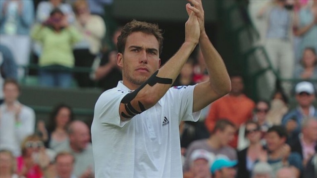 Jerzy Janowicz awansował do III rundy pierwszego wielkoszlemowego turnieju w tym roku - Australian Open, pokonał Gaela Monfilsa z Francji 6:4, 1:6, 6:7, 6:3, 6:3.