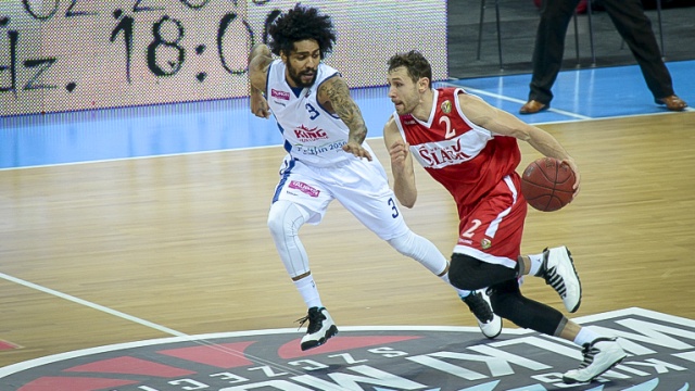Zarząd beniaminka Tauron Basket Ligi drużyny King Wilki Morskie zawiesił w prawach zawodnika Mika Rosario. Powodem jest niesubordynacja zawodnika.