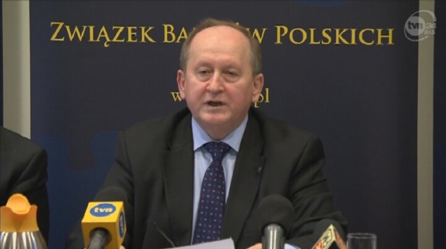 Zarząd Związku Banków Polskich zaproponował rozwiązania, które mają pomóc bankom oraz kredytobiorcom zadłużonym we frankach w uregulowaniu zobowiązań.