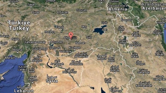 Niech Zachód podporządkuje się Mahometowi - skandował 70-tysięczny tłum Kurdów manifestujący w tureckim mieście Diyarbakir.