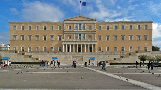 Populistyczna partia Syriza prowadzi w wyborach do greckiego parlamentu.