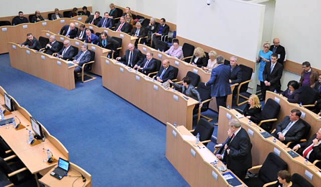 Zachodniopomorski sejmik apeluje do rządu o wstrzymanie prywatyzacji Polskiej Żeglugi Bałtyckiej. Nie możemy pozwolić na działania, które grożą utratą tej firmy - czytamy w przyjętym głosami wszystkich radnych dokumencie.