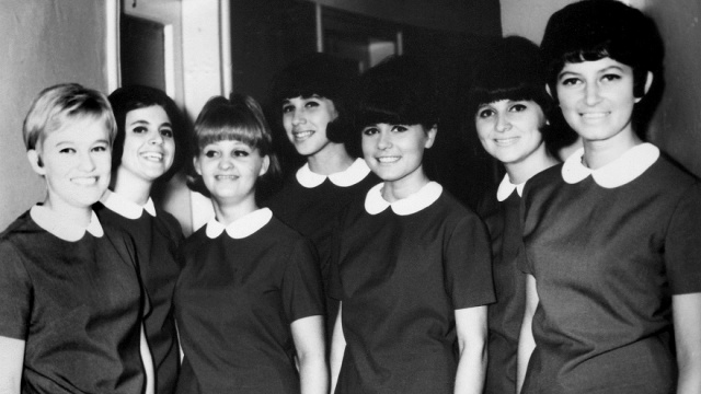 Polskie Nagrania zostały sprzedane koncernowi Warner Music za ponad osiem milionów złotych. W ich zasobach są między innymi taśmy Filipinek - legendarnego, szczecińskiego girlsbandu z lat 60039 i 70039.