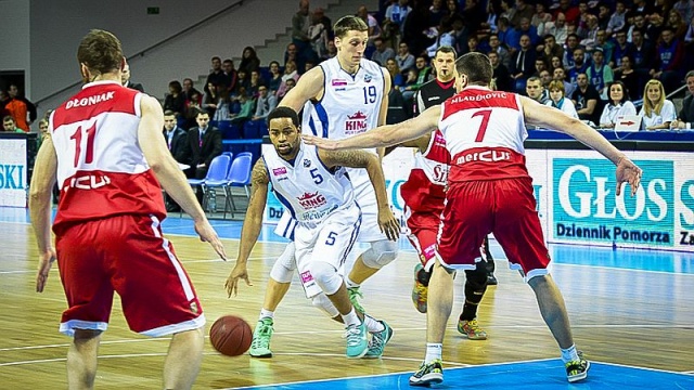 Amerykański koszykarz Trevor Releford do końca sezonu nie zagra już w szczecińskim zespole. Rozgrywający ma kontuzje barku i kolana, które wymagają operacji.