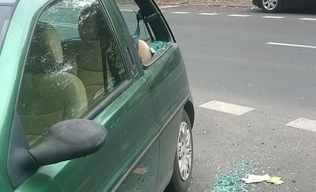 Wandal upatrzył sobie jeden samochód