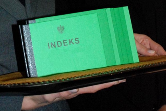 Coraz więcej młodych Polaków decyduje się na studia za granicą. W ostatnich trzech latach odsetek takich osób wzrósł o 20 procent.