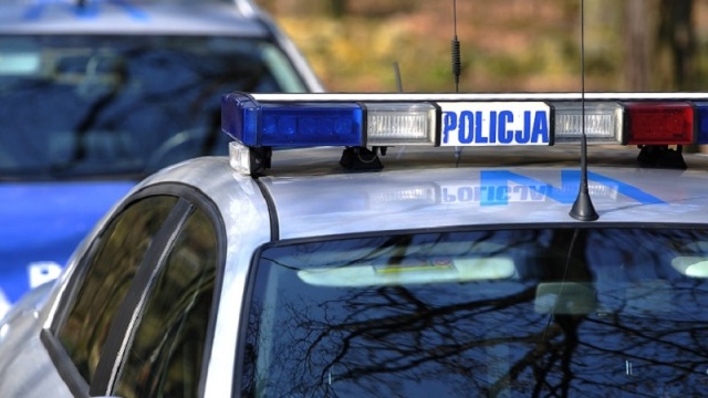 Dwóch włamywaczy zatrzymali w niedzielę stargardzcy policjanci w Starej Dąbrowie. Mężczyźni okradli jeden z domów. Złodzieje są znani mundurowym, a tydzień temu wpadli z powodu kradzieży mięsa.