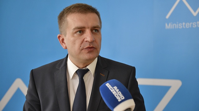 Karę finansową nałożył na klinikę ginekologii Pomorskiego Uniwersytetu Medycznego minister zdrowia. Bartosz Arłukowicz wypowiedział jej umowę na realizację rządowego programu in vitro i złożył doniesienie do prokuratury.