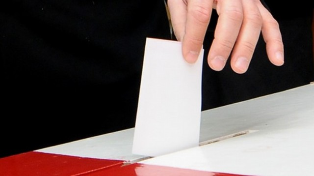 Sondaż CBOS: PO przed PiS i PSL