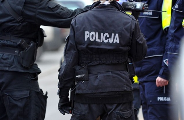Świnoujska policja zatrzymała mężczyznę, który ciężko ranił nożem 61 - letnią kobietę. Ofiara z ranami klatki piersiowej trafiła do szpitala - informuje portal iswinoujscie.pl.