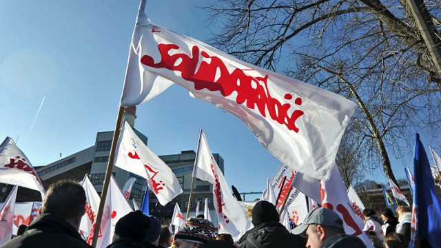 Protest przed Elektrownią Pomorzany. Rolnicy wsparli związkowców [ZDJĘCIA]