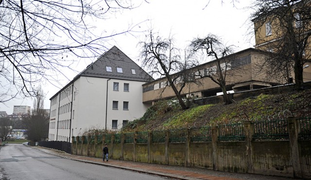 Od stycznia są wolne miejsca w domu pomocy społecznej w przekazanym kurii byłym szpitalu miejskim, ale placówka nadal nie przyjmuje pacjentów ze skierowaniem od szczecińskiego MOPR-u. Kościelny Instytut im. Jana Pawła II i Miejski Ośrodek Pomocy Rodzinie na razie tylko wymieniają się pismami i nie mogą ustalić treści umowy.