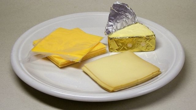 Agencja ochrony konsumentów Rospotrebnadzor poinformowała, że Rosja rozszerza embargo i wstrzymuje import polskich serów.