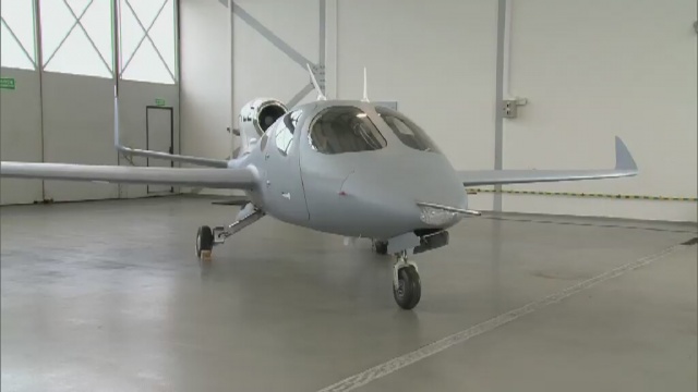 W ciągu kilku tygodni lekki, jednosilnikowy polski samolot odrzutowy Flaris Lar 1 odbędzie swój pierwszy lot. Konstruktorem odrzutowca jest jeleniogórski przedsiębiorca Rafał Ładziński, który chce produkować tę maszynę w swojej firmie Metal Master.