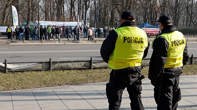 Rolnicy z Solidarności krytykują jednego z przywódców manifestacji - Sławomira Izdebskiego z OPZZ.
