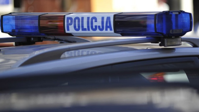 Zakończyła się akcja ratunkowo-poszukiwawcza na jeziorze Tejstyny w województwie warmińsko-mazurskim - podają ogólnopolskie media. Samochód zlokalizowano na głębokości blisko sześciu metrów, 100 metrów od brzegu.