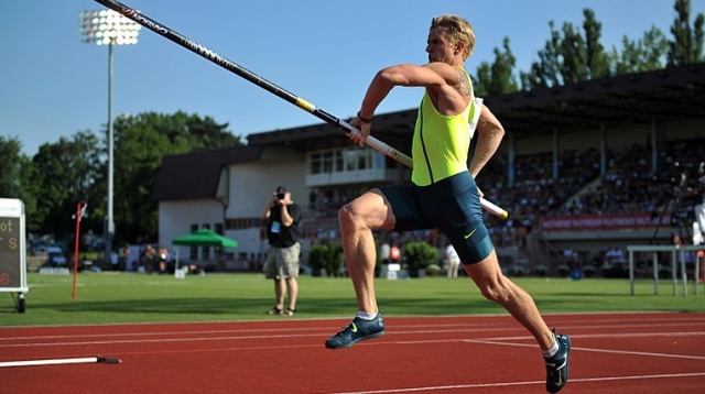 Piotr Lisek z OSOT-u Szczecin awansował do finału konkursu skoku o tyczce halowych lekkoatletycznych Mistrzostw Europy w Pradze.