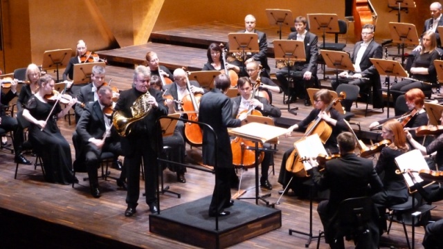 I Symfonia c-moll Johannesa Brahmsa zabrzmiała w piątek wieczorem w Filharmonii Szczecińskiej. Właśnie mija pół roku od otwarcia nowej siedziby przy ulicy Małopolskiej. Dotąd nową filharmonię odwiedziło na koncertach ok. 75 tysięcy osób.
