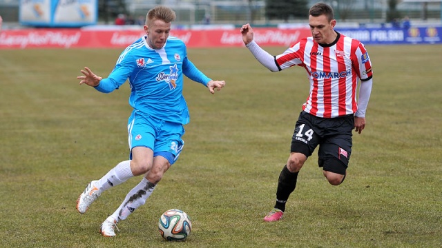 Piłkarze Błękitnych Stargard Szczeciński, po wygranej w ćwierćfinale Pucharu Polski z Cracovią, od porażki rozpoczęli występy w II lidze. W niedzielę, w pierwszym tegorocznym ligowym meczu, przegrali na własnym stadionie z MKS-em Kluczbork 1:3.