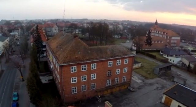 Stara komenda policji w Szczecinku sprzedana. We wtorek został rozstrzygnięty przetarg na budynek przy ulicy 28 Lutego. Nowy właściciel zapłacił za niego ponad milion złotych - informuje portal iszczecinek.pl.