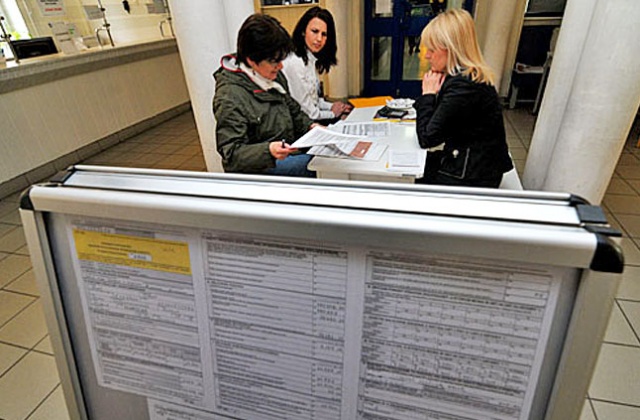 Wpisujemy imię i nazwisko, nr PESEL oraz kwotę przychodu z ubiegłego roku, a resztę robi program. Nową aplikację podatkową wypełniającą PIT uruchomiło Ministerstwo Finansów.