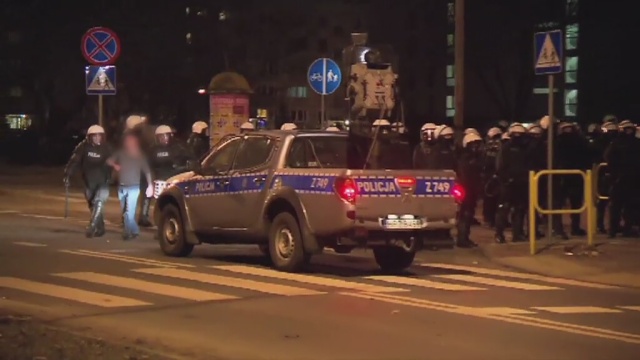 Zeznania niezależnych świadków, dotychczasowe ustalenia prokuratury i wstępne wyniki sekcji zwłok 19-latka z Legionowa nie wskazują, aby policjanci przekroczyli uprawnienia w trakcie interwencji - czytamy w oświadczeniu Komendy Stołecznej Policji.