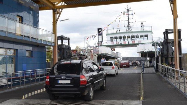 Wyciąganie bomby w Świnoujściu. Kursowanie promów może być utrudnione