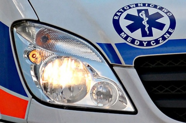 Motocyklista potracony przez samochód osobowy na szczecińskim Pogodnie. Do wypadku doszło przed godziną 19 na ulicy Poniatowskiego.
