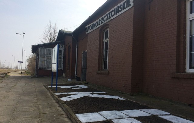 Mieszkańcy wsi domagają się przywrócenia postoju pociągów w Stobnie. Przed weekendem petycja w tej sprawie trafiła do zachodniopomorskich Przewozów Regionalnych. Stacja na trasie Szczecin - Lubeka została została zlikwidowana 15 marca. Działała tylko przez pół roku.