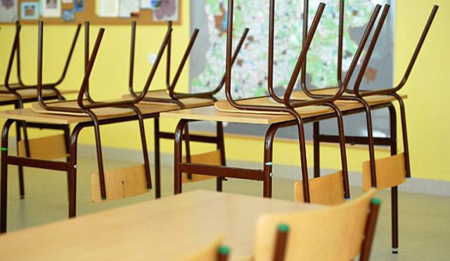 W ubiegłym roku szkolnym w wyniku nieszczęśliwych wypadków na terenie placówek edukacyjnych zginęło 44 uczniów, a w uważanych za niebezpieczne kopalniach - 18 górników.