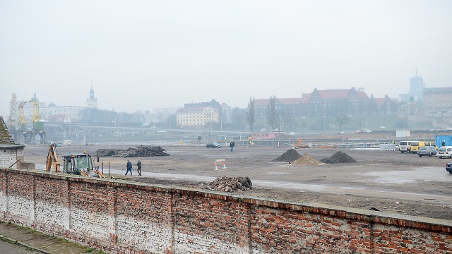 Sprzedaż kolejnych budynków Starej Rzeźni na szczecińskiej Łasztowni została wstrzymana. Spółka, do której należą - Gryf Nieruchomości - opracowuje nową koncepcję, co można z nimi zrobić.