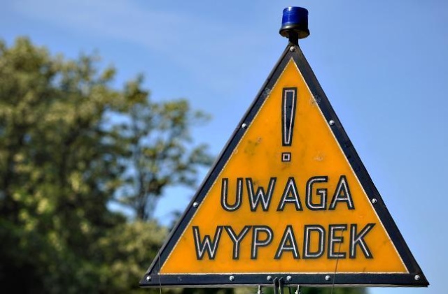 Wypadek na krajowej dziesiątce między Stargardem a Wałczem. Jadący samochodem osobowym nie zapanował nad kierownicą i wypadł z drogi na pobocze.